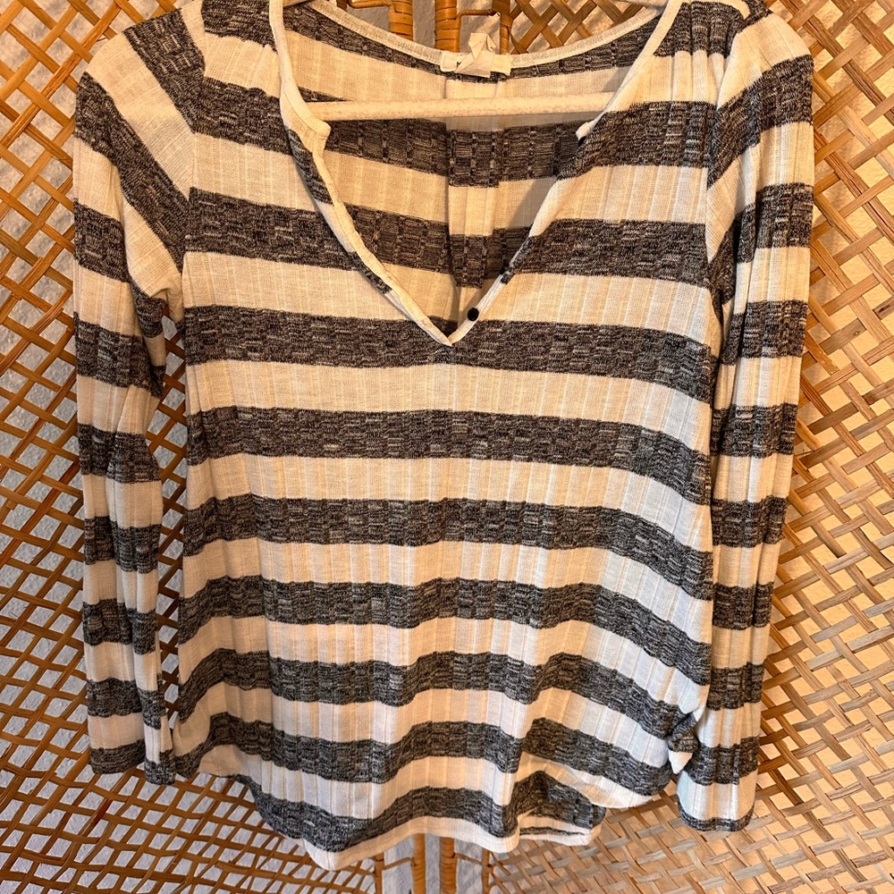 Mod Ref Gray and White Ribbed
